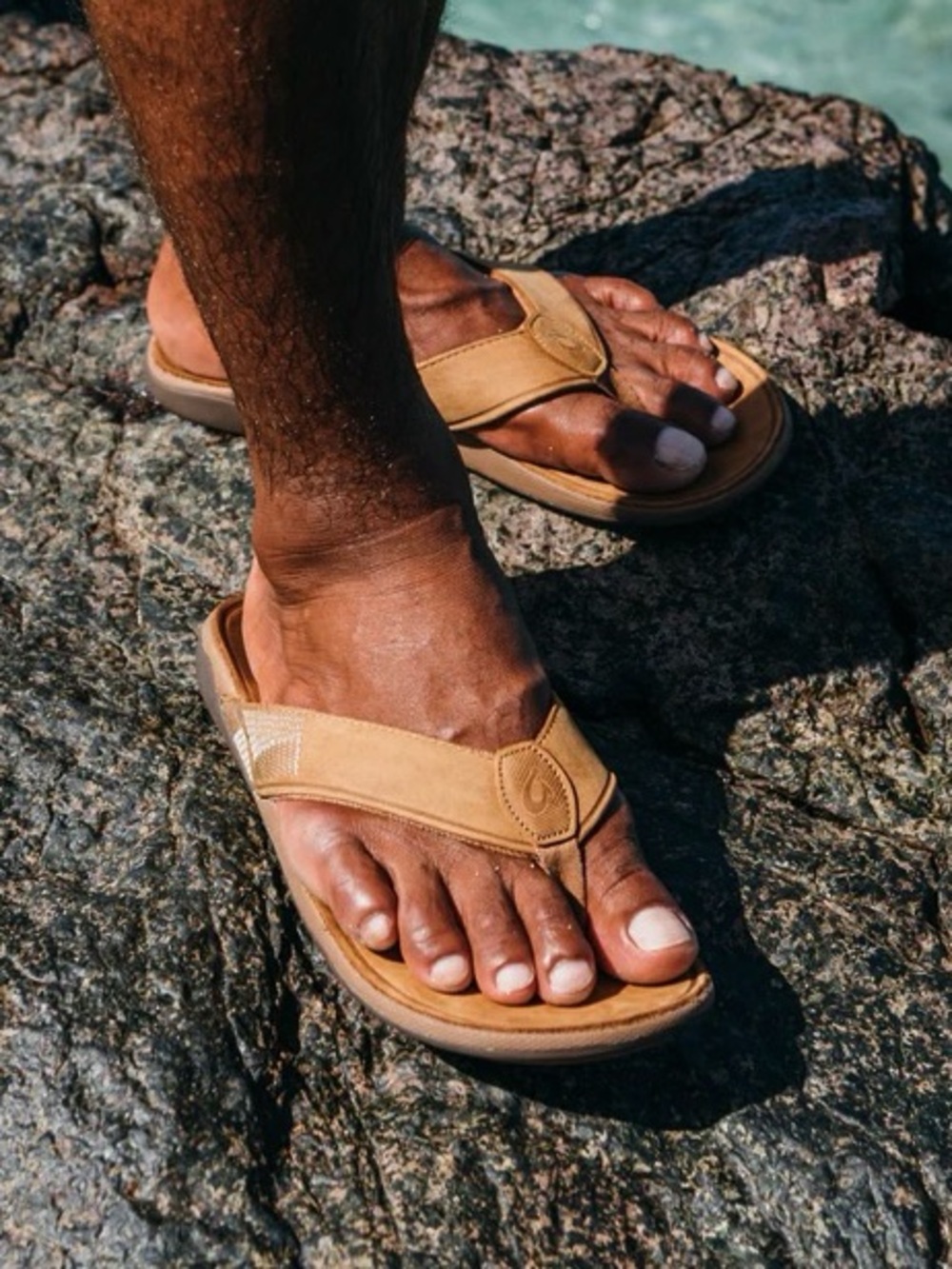 🌻NEW NWOT OluKai Tuahine Sandals Waterproof Leather Flip Flops Brown Mens 12